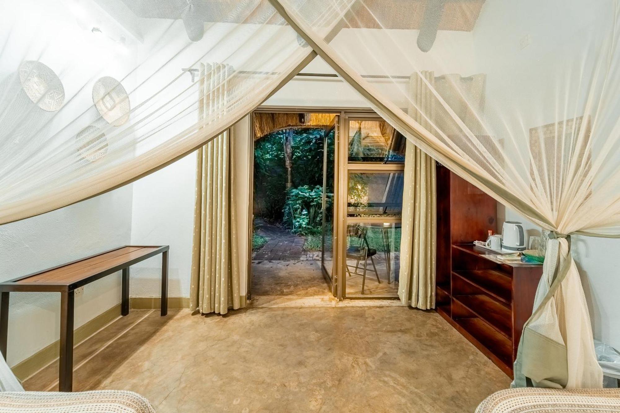 Nguni Lodge Виктория Фолс Екстериор снимка