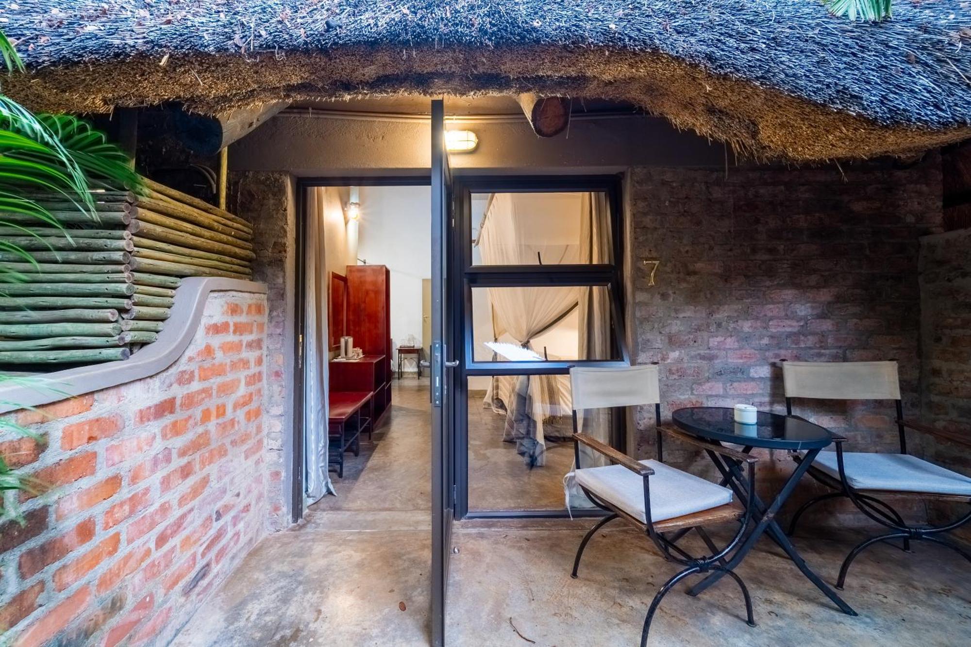 Nguni Lodge Виктория Фолс Екстериор снимка